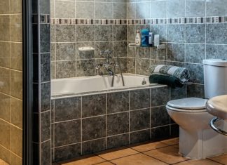 Umowa z pośrednikiem – na co zwrócić uwagę
