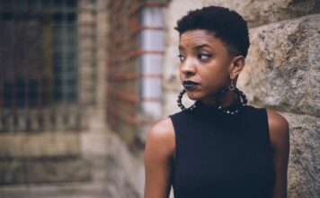 Jak spać z nowym kolczykiem?