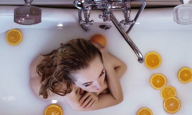 Czy można mieszać mleko modyfikowane z mlekiem matki?