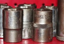 Jak wyeliminować skrzypienie butów?