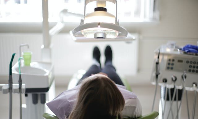Jakość produktów i ergonomia gabinetu dentysty Sprzęt i akcesoria dentystyczne